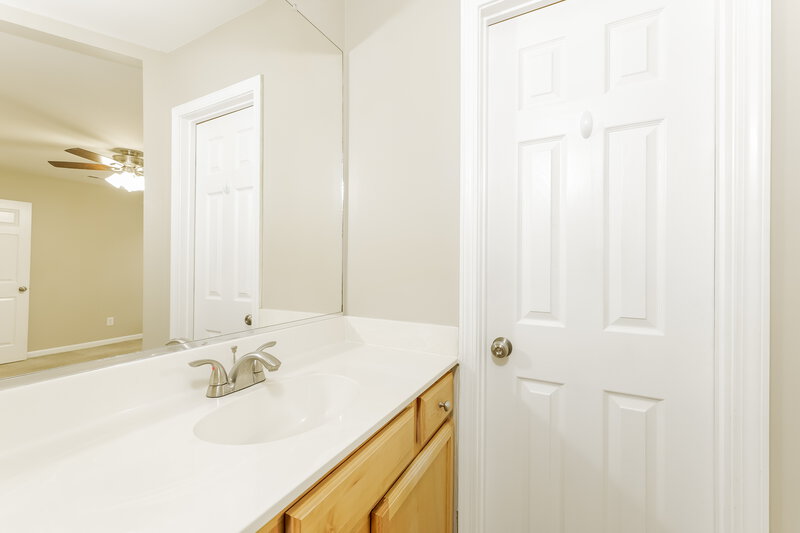 1,575/Mo, 1650 Sandersted Village Circle Winston-Salem, NC 27103 Bathroom View 2