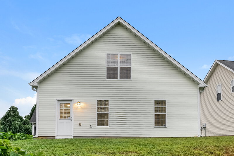 1,575/Mo, 1650 Sandersted Village Circle Winston-Salem, NC 27103 Rear View