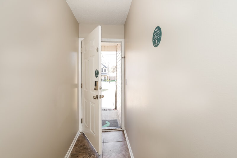 1,760/Mo, 301 Oferrell St Greensboro, NC 27405 Foyer View