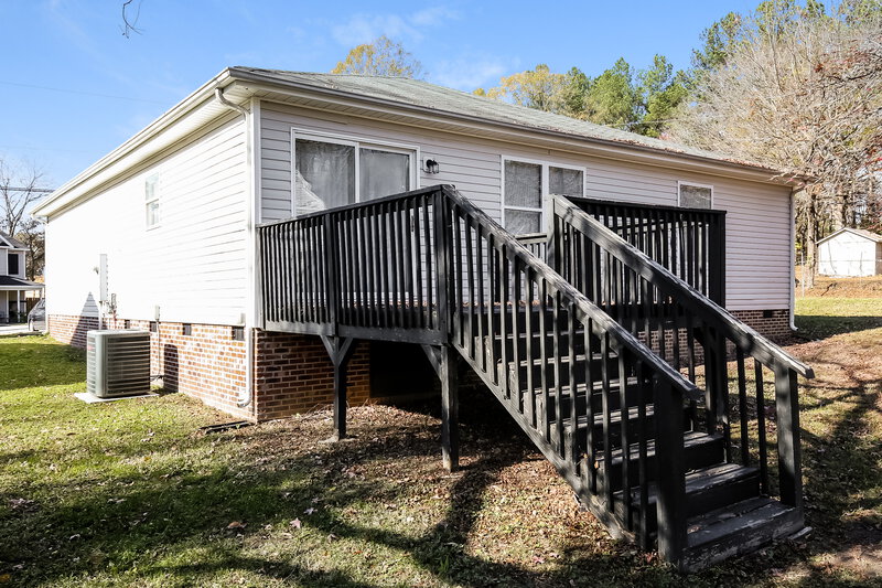 1,760/Mo, 301 Oferrell St Greensboro, NC 27405 Rear View