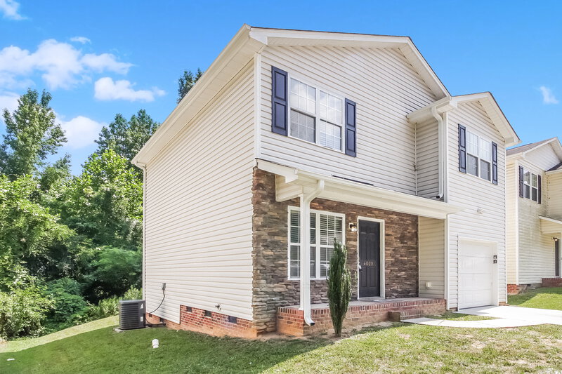 1,975/Mo, 4020 Mountainridge Dr Greensboro, NC 27401 Front View