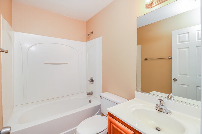 1,975/Mo, 4020 Mountainridge Dr Greensboro, NC 27401 Bathroom View