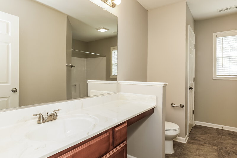 1,760/Mo, 4648 Midstream Crossing Dr Clemmons, NC 27012 Main Bathroom View