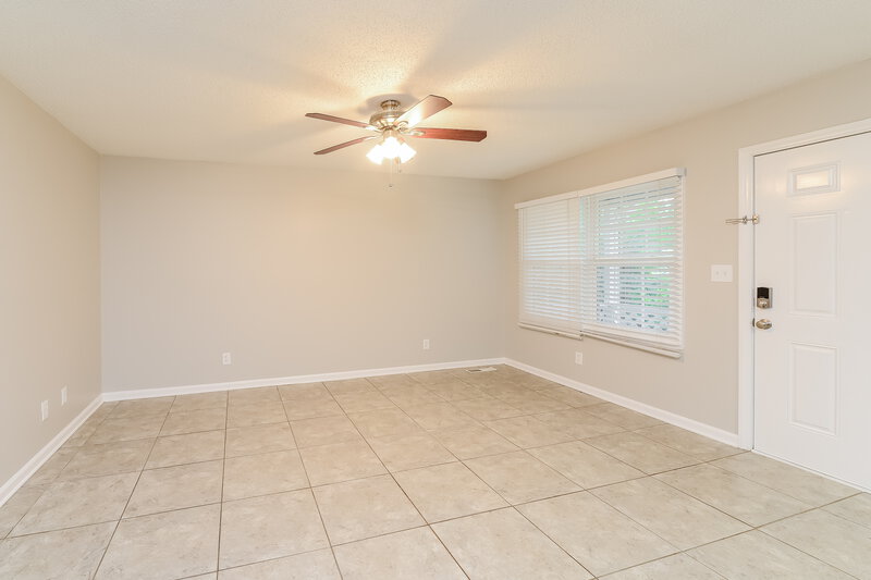 1,375/Mo, 4141 Macarthur St Winston-Salem, NC 27107 Living Room View 2