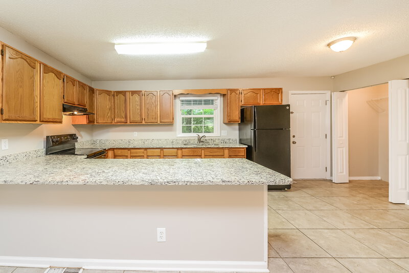 1,375/Mo, 4141 Macarthur St Winston-Salem, NC 27107 Kitchen View 2