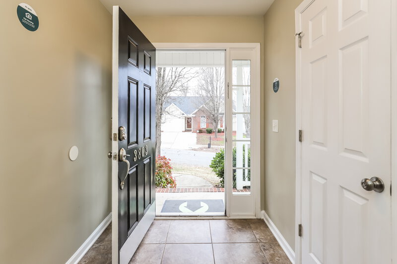 1,770/Mo, 3803 Bluestem Dr Greensboro, NC 27405 Foyer View