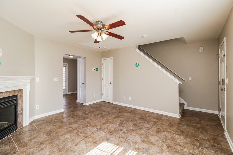 1,735/Mo, 3 Sherbourne Ct Greensboro, NC 27405 Living Room View