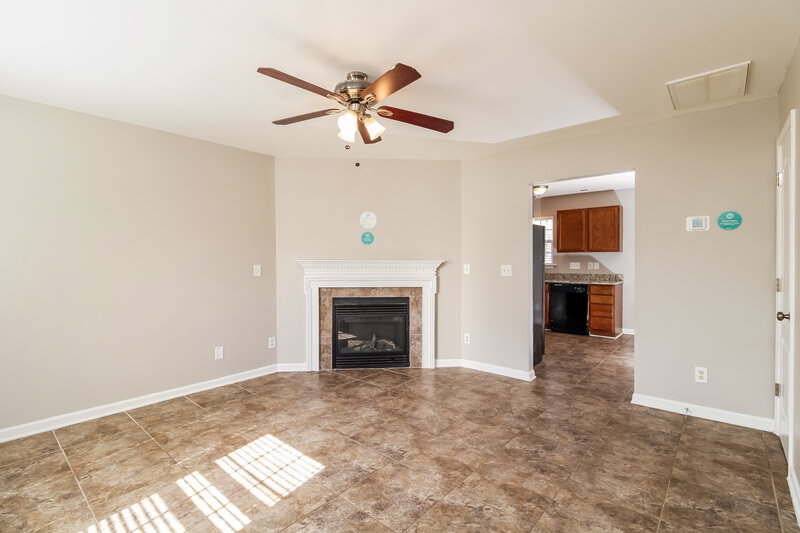 1,735/Mo, 3 Sherbourne Ct Greensboro, NC 27405 Living Room View 2