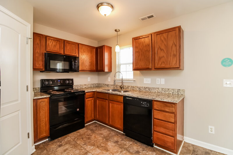 1,735/Mo, 3 Sherbourne Ct Greensboro, NC 27405 Kitchen View