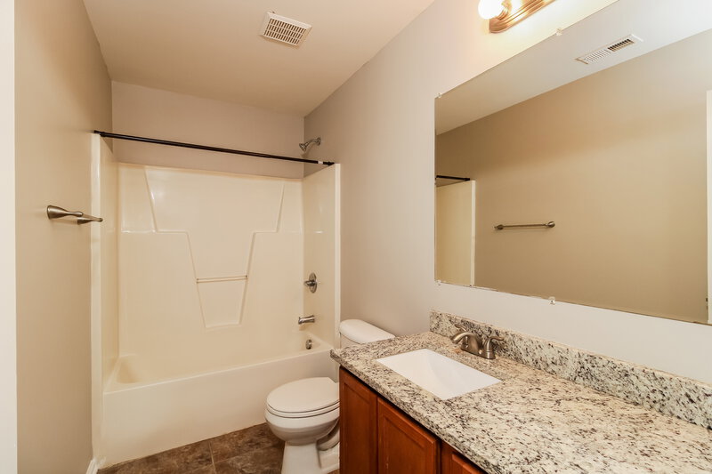 1,735/Mo, 3 Sherbourne Ct Greensboro, NC 27405 Bathroom View