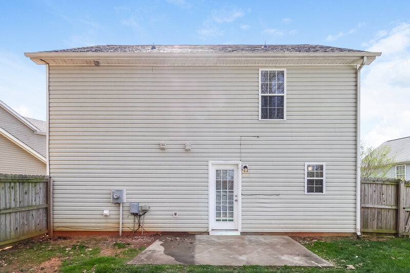 1,735/Mo, 3 Sherbourne Ct Greensboro, NC 27405 Rear View