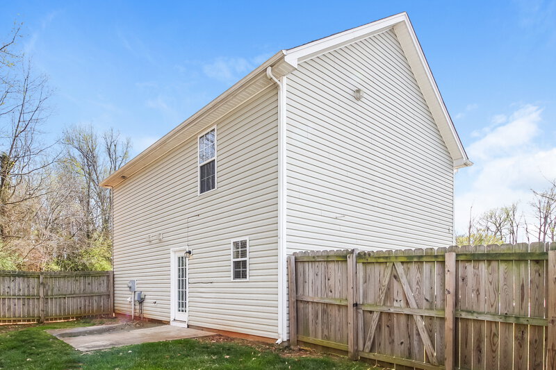 1,735/Mo, 3 Sherbourne Ct Greensboro, NC 27405 Rear View 2