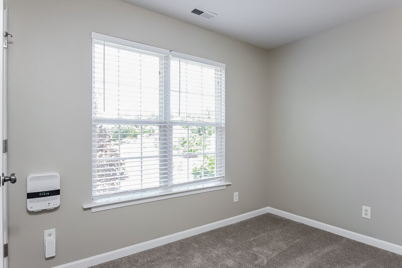 1,735/Mo, 3 Sherbourne Ct Greensboro, NC 27405 Bedroom View 8