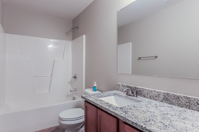 1,735/Mo, 3 Sherbourne Ct Greensboro, NC 27405 Bathroom View 2