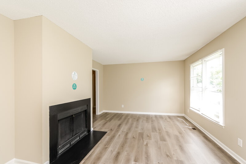 1,540/Mo, 5 Aggie Ct Greensboro, NC 27401 Living Room View 2