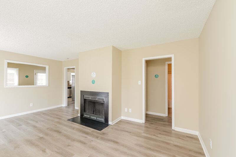 1,540/Mo, 5 Aggie Ct Greensboro, NC 27401 Living Room View 3