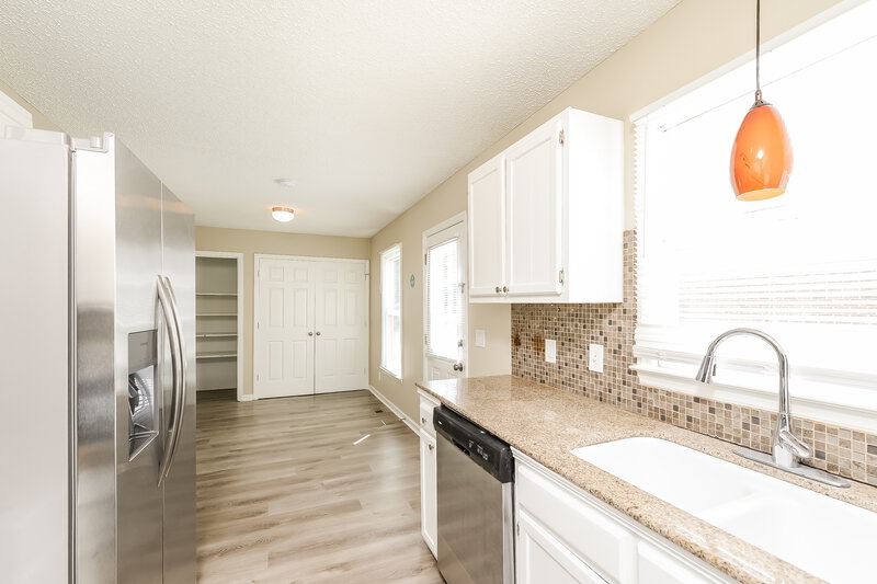 1,540/Mo, 5 Aggie Ct Greensboro, NC 27401 Kitchen View 2