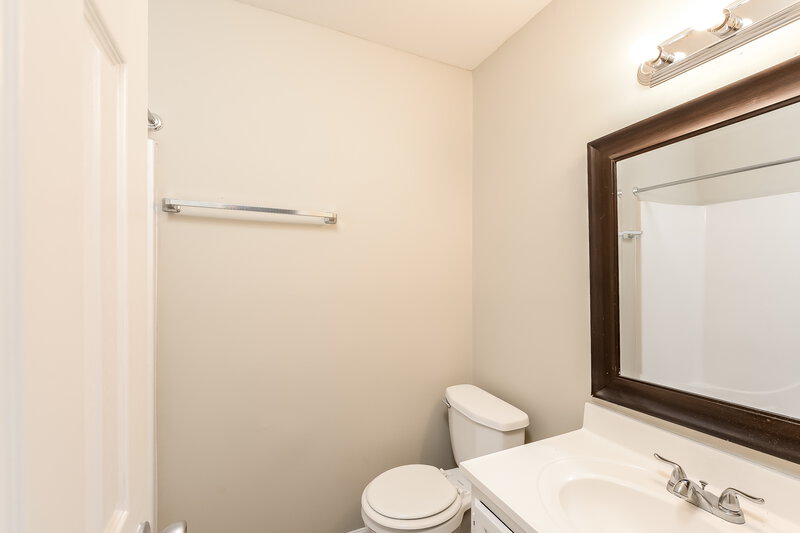 1,540/Mo, 5 Aggie Ct Greensboro, NC 27401 Main Bathroom View