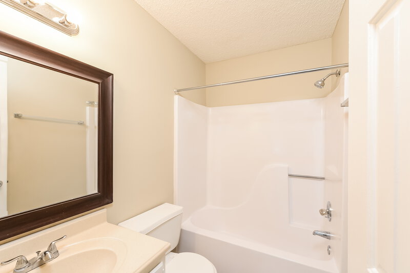 1,540/Mo, 5 Aggie Ct Greensboro, NC 27401 Bathroom View