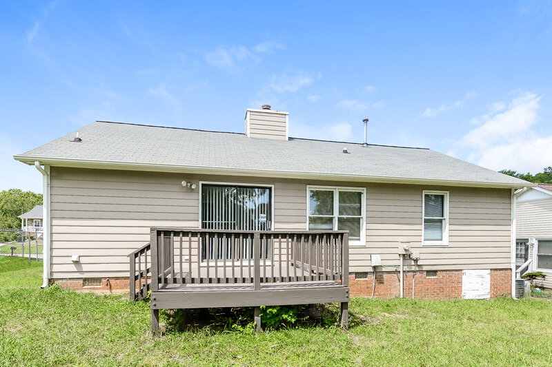 1,540/Mo, 5 Aggie Ct Greensboro, NC 27401 Rear View