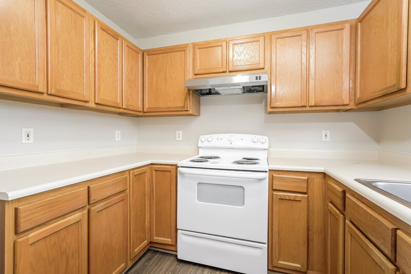 1,520/Mo, 104 James Ave Thomasville, NC 27360 Kitchen View 2