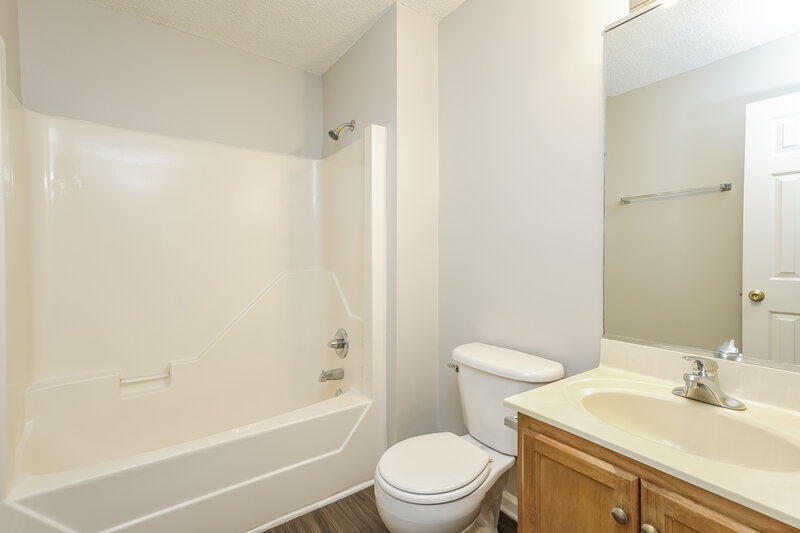 1,520/Mo, 104 James Ave Thomasville, NC 27360 Main Bathroom View