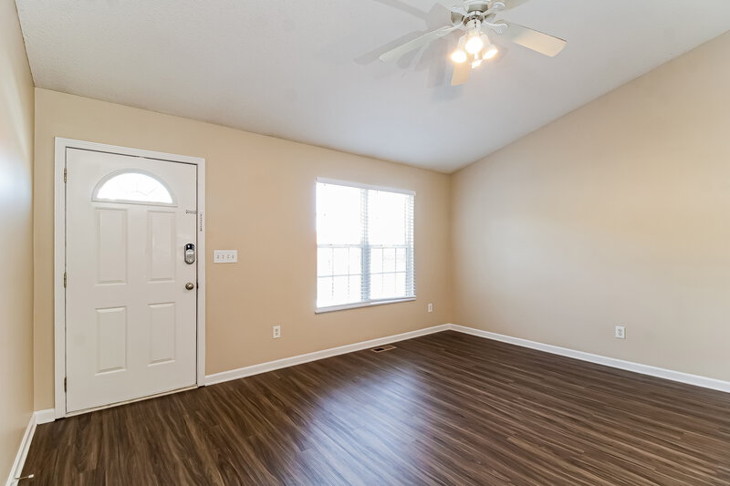 1,590/Mo, 330 Holt St W Burlington, NC 27217 Living Room View