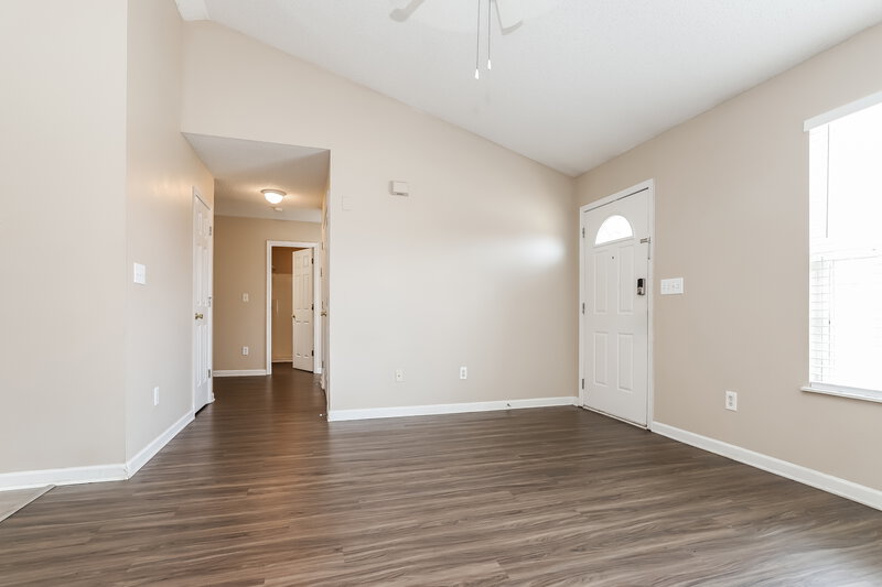 1,595/Mo, 330 Holt St W Burlington, NC 27217 Living Room View