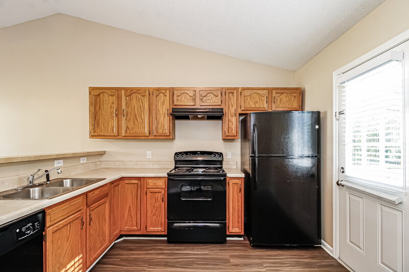1,590/Mo, 330 Holt St W Burlington, NC 27217 Kitchen View