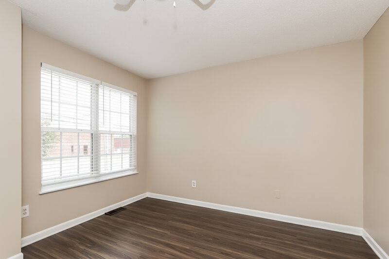 1,595/Mo, 330 Holt St W Burlington, NC 27217 Main Bedroom View