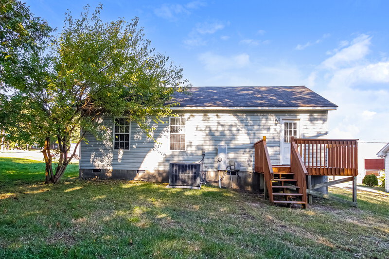 1,590/Mo, 330 Holt St W Burlington, NC 27217 Rear View