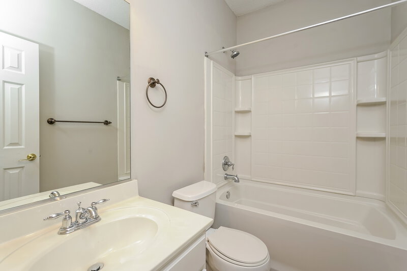 2,275/Mo, 235 Creeks Edge Ct Clemmons, NC 27012 Bathroom View 2