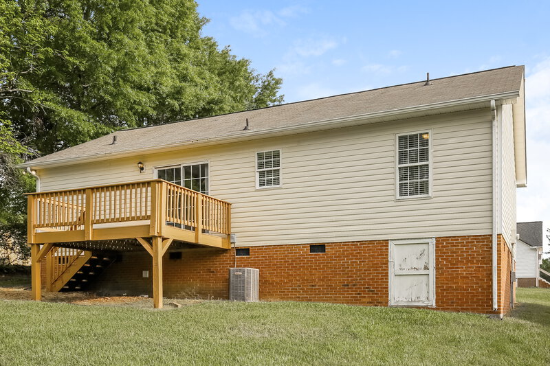1,465/Mo, 204 Bell Dr Thomasville, NC 27360 Rear View 2