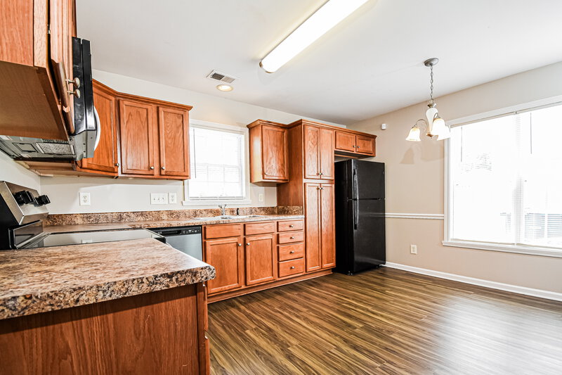 1,790/Mo, 4208 Youngstown Dr Greensboro, NC 27405 Kitchen View