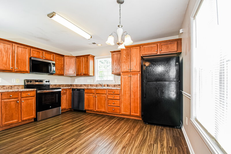 1,790/Mo, 4208 Youngstown Dr Greensboro, NC 27405 Kitchen View 2