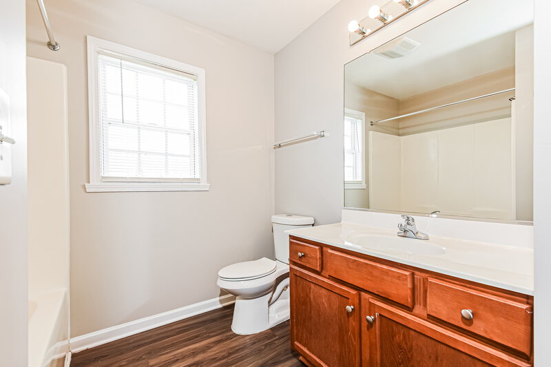 1,790/Mo, 4208 Youngstown Dr Greensboro, NC 27405 Bathroom View
