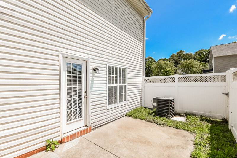 1,790/Mo, 4208 Youngstown Dr Greensboro, NC 27405 Rear View 2