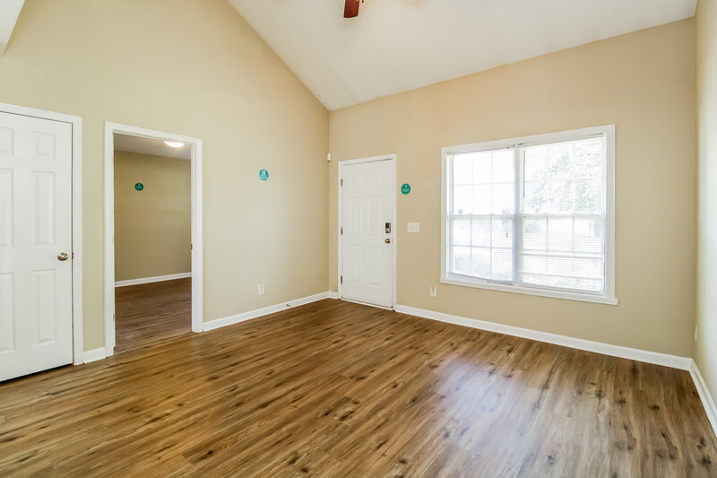 1,775/Mo, 4201 Youngstown Dr Greensboro, NC 27405 Living Room View