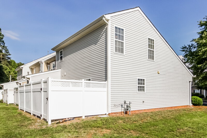 1,775/Mo, 4201 Youngstown Dr Greensboro, NC 27405 Side View