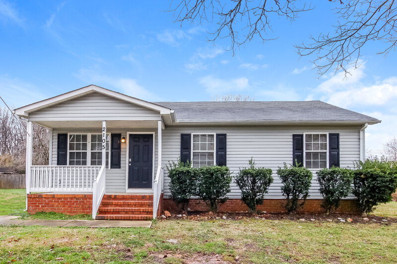 1,565/Mo, 2105 Brightwood School Rd Greensboro, NC 27405 External View