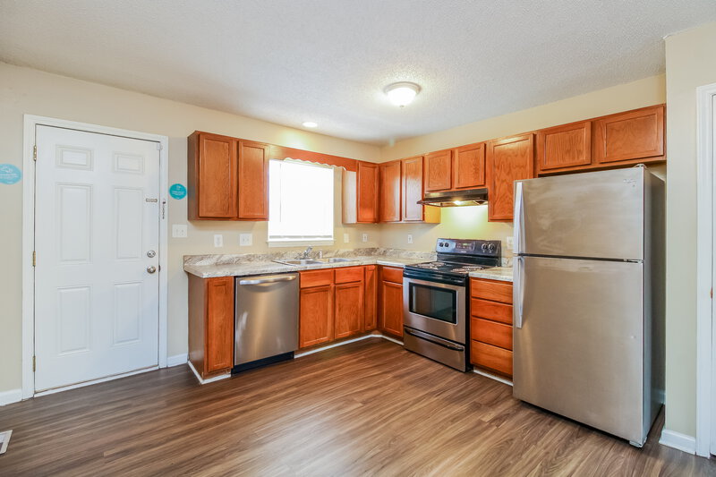 1,565/Mo, 2105 Brightwood School Rd Greensboro, NC 27405 Kitchen View 2