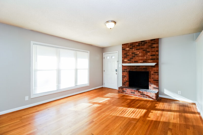 1,595/Mo, 3808 Gentry St Greensboro, NC 27407 Living Room View