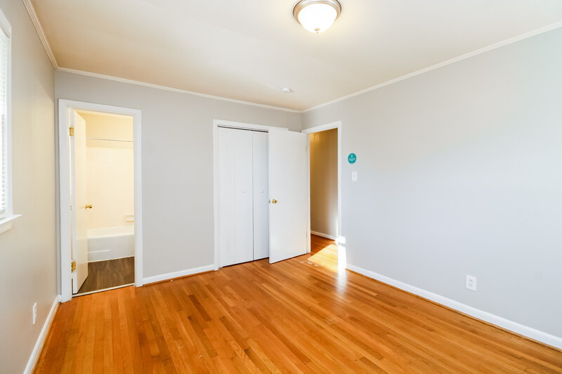 1,595/Mo, 3808 Gentry St Greensboro, NC 27407 Main Bedroom View 2