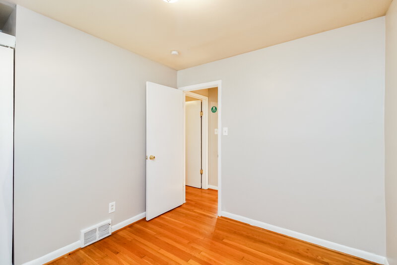 1,595/Mo, 3808 Gentry St Greensboro, NC 27407 Bedroom View 2