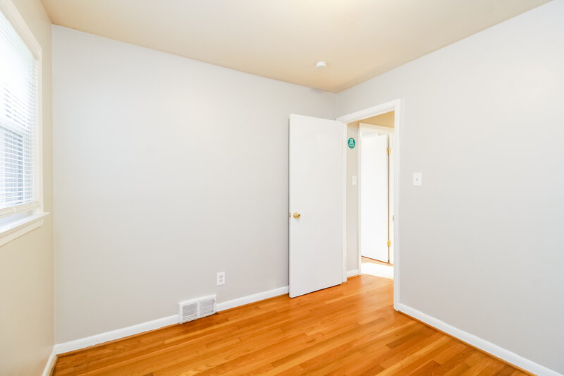 1,595/Mo, 3808 Gentry St Greensboro, NC 27407 Bedroom View 4