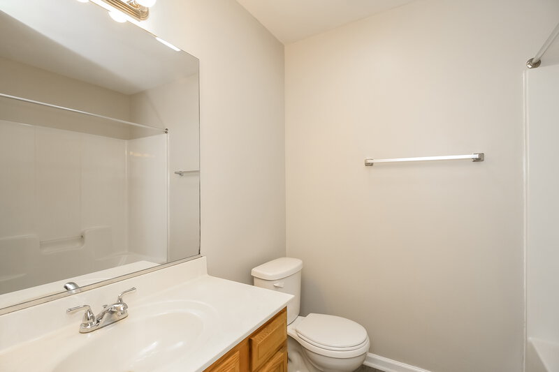1,505/Mo, 2319 Gallery Pl Winston-Salem, NC 27106 Bathroom View 2
