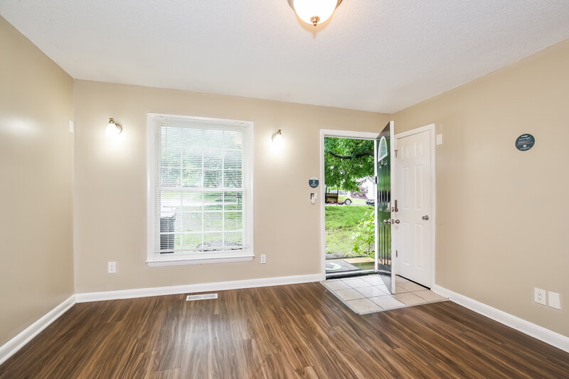 1,485/Mo, 4407 Cornell Ave Greensboro, NC 27407 Living Room View