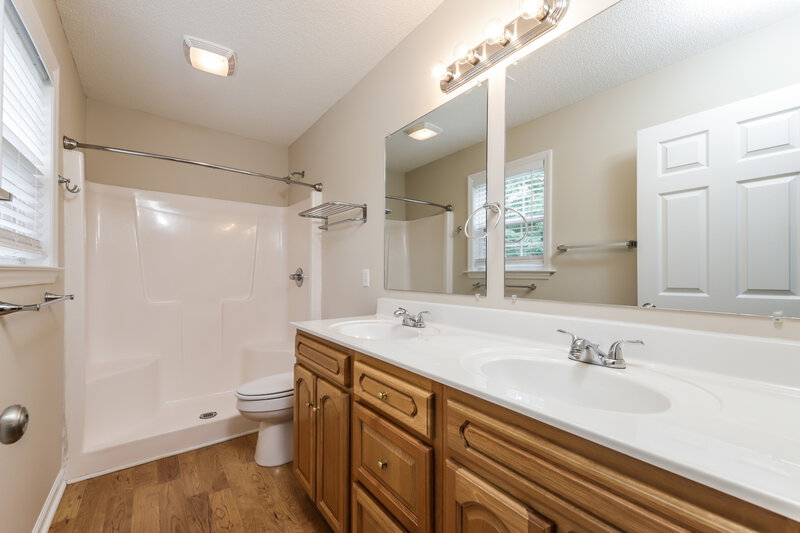 1,655/Mo, 270 Jonah Dr Linwood, NC 27299 Main Bathroom View