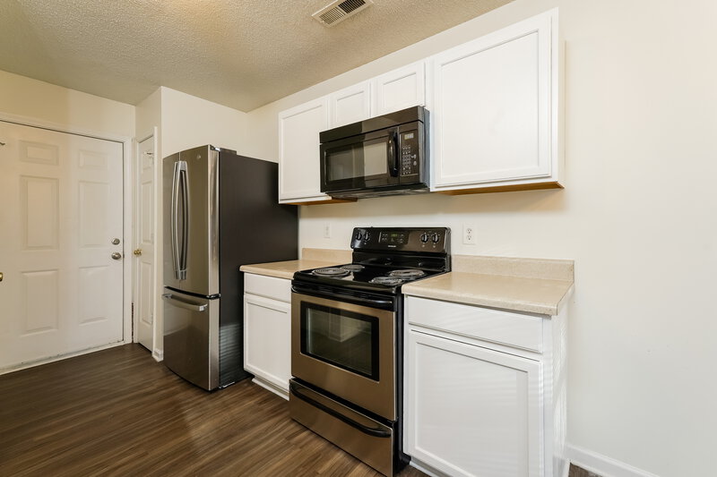 1,800/Mo, 4802 Mystic Oak Dr Browns Summit, NC 27214 Kitchen View 3