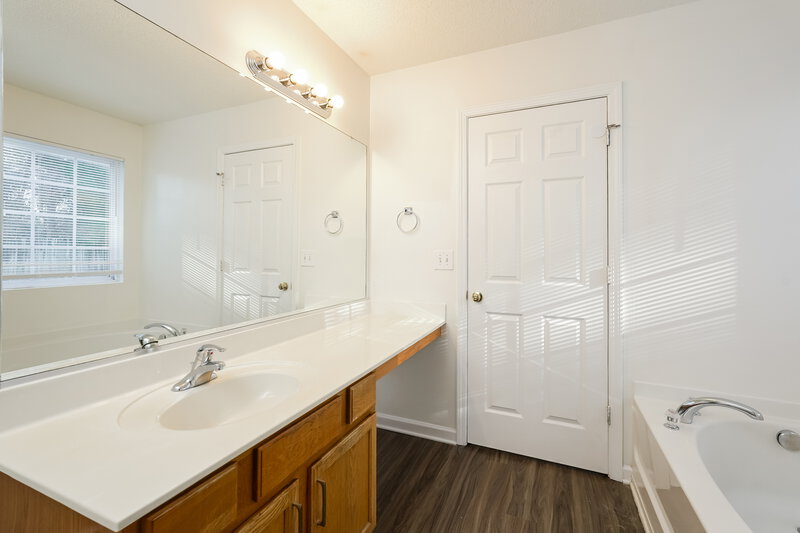 1,800/Mo, 4802 Mystic Oak Dr Browns Summit, NC 27214 Main Bathroom View